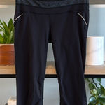 Athleta  Reflective Gray Print Waistband Capri Legging, S Photo 0