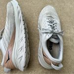 Hoka  Arahi 4 Sneakers Photo 3