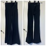 Athleta Salutation Stash pocket black Flare leggings size XS Photo 3