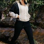 Zyia Windbreaker Jacket Photo 0