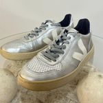 VEJA  V-10 Leather Trainers in Silver Allsole EU 39/US 8 Photo 1