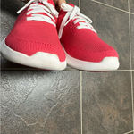 Kizik Athens Unisex Hands Photo 3