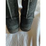 UGG Women’s 6 Black Stars Sheep Skin Fur Lined Classic Short 2 Comfy Comfy Boot Photo 3