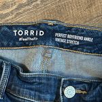 Torrid  Women’s Perfect Boyfriend Mid-Rise Jean Size 22 R Stretch Photo 2