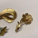 Monet Lot Of 3 Brooch Pins Vintage - Modern 1 Sarah Cov / 1 Fish Photo 7