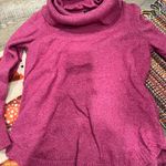 Tahari  medium sweater Photo 5