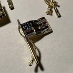 lot of 4 Patriotic Brooch Pins Gold Tone American Flag Rhinestone Photo 4