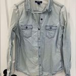 Old Navy  Light Blue Faded Denim Button DownShirt Women’s S Photo 0