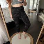 Zyia Active Women’s 6-8 Black Camo Cropped Leggings Photo 6