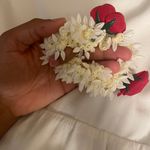 Gajra Hair Tie With Roses White Photo 3