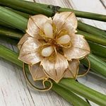 Vintage Unsigned 3D Flower Brooch Photo 0