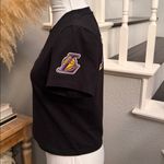 Urban Outfitters NBA Los Angeles Lakers Black Patch Logo Tee Shirt Size Medium Photo 3