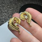 Avon Gold Tone Metal Feather Clear Rhinestone Pierced Stud Earrings Photo 3