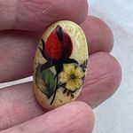 Artisan Vintage brooch   hand painted flower on ceramic. Photo 2