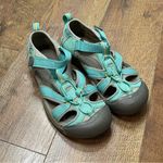 Keen  Woman’s Teal Workwear Outdoor Gardening Shoes- Hiking Shoes Size 5 Photo 2