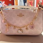 Handmade BAG CHARM 🩷🌸🌷 White Photo 0