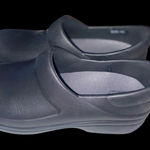 Crocs  Womens 9 Black Dual Comfort Nurse Work Shoe Clogs Photo 0