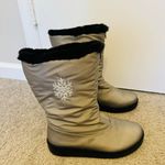 Comfortview Snowflake Weather Boot Mid Calf Women's Winter Snow Boots 8W Photo 2