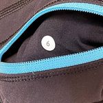 Lululemon‎ Womens Yoga Capri Leggings Pants Size 6 Black White Geometric 28X18 Photo 4