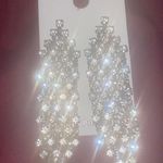EXPRESS Chandelier earrings Photo 1