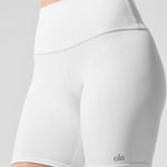 Alo Yoga 7" High-Waist Biker Short White Major Moves XS NWT Authentic Photo 3
