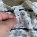 Daisies stripe knit kimono Size M Photo 1