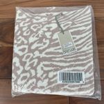 Barefoot Dreams  CozyChic Ultra Lite Ocean Breeze Poncho‎ Womens Rose Animal Photo 6