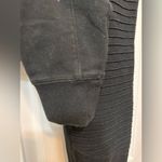 Alo Yoga  Urban Moto Jogger Sweatpants Black Tapered Zip Pockets Gym Photo 3