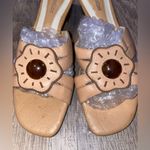 Naturalizer Leather Sandals 7.5w Gem detail. Photo 1