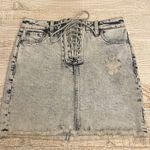 Alice + Olivia NWT HIGH RISE DENIM FRONT LACE UP SKIRT Verona White size 24 Photo 3