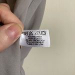 Violet+Claire 🌞 Light Gray Scoop Neck Sleeveless Keyhole Front & Back Blouse Photo 3