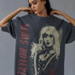 Taylor Swift Red TV Urban Outfitters T shirt Photo 0