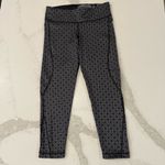 Vineyard Vines  Performance Reversible Leggings Women’s Medium Whale/Camo Print Photo 2