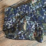 Lululemon  Water: Surf Short in Floral Sport White Multi Black Reversible Size 6 Photo 6