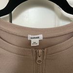 Garage light brown/tan double zip up ribbed casual short tee shirt Photo 2
