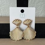 NWT Gold plated seashell earrings Photo 0