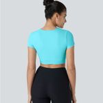 Halara 028HA.- SoftlyZero™ Plush Crossover Hem Cropped Sports Top. Photo 3