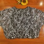 🛍Zebra Print Crop Top Size Medium Black Photo 4