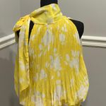 Gracia Yellow floral Sleeveless Blouse Photo 2