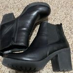 Refresh  Black Boots booties heel size 8 Photo 2