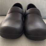 Crocs  Neria Pro II Clogs, Women's Size 7 Black Photo 2