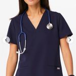 FIGS Casma Three-Pocket Scrub Top  Women’s Photo 2