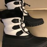 Storm By Cougar women white faux fur nylon rubber waterproof boots Size 6 Silver Photo 0