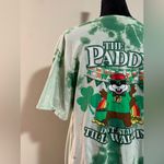 Buc-ee's EUC Buc-ee’s Green and White Tie Dye St Patrick’s Day Graphic Tee size XL Photo 5