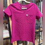 FIGS  Catarina Scrubs Top medical short sleeve Ultra Rose magenta vneck pocket Photo 6