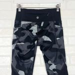 Athleta  XS‎ Camo Print High Rise Chaturanga Capri Leggings Side Pockets Photo 5