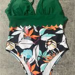 Scalloped Green Floral One Photo 2