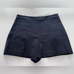 Alice + Olivia  black pleated shorts 6 NEW Photo 1