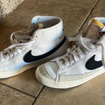 Nike White Blazer Shoes Photo 0