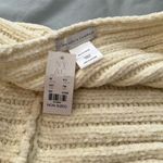 Pacific&Co NWT: NY & . cream Infiniti scarf Photo 4